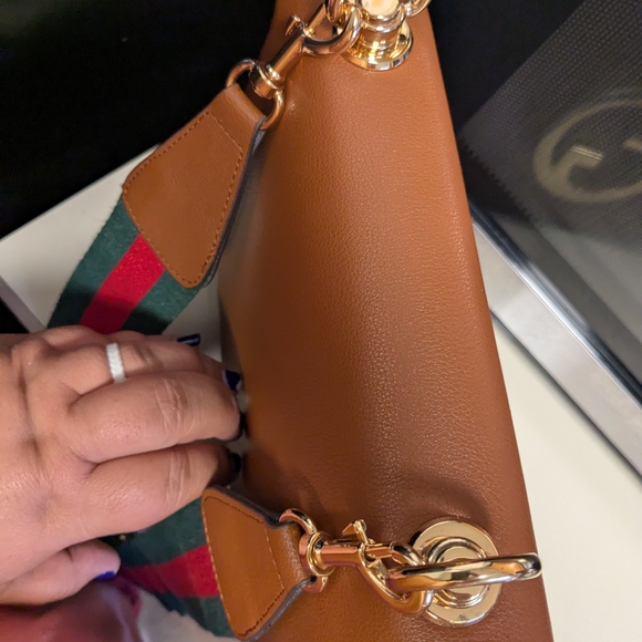 Gucci Brown Leather Shoulder Bag with Gold Accents - Picture 6 of 16